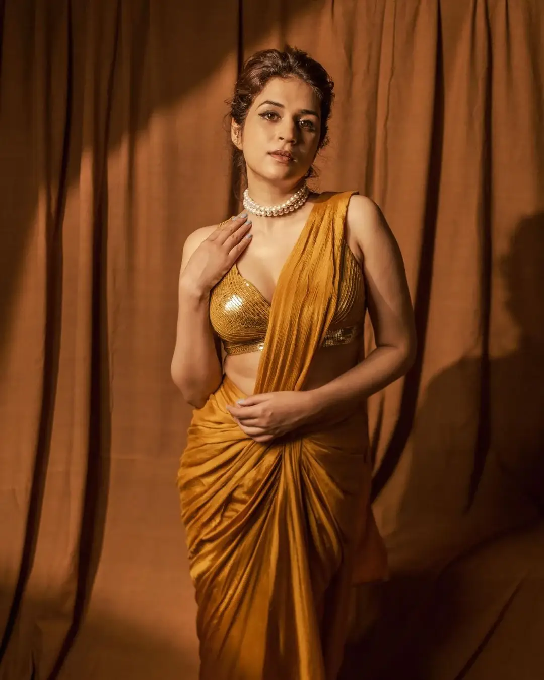 BEAUTIFUL INDIAN ACTRESS SHRADDHA DAS IN YELLOW SAREE 8